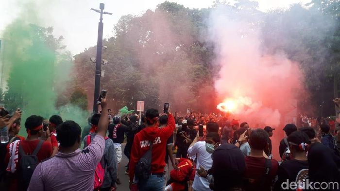 Suporter Indonesia di laga Timnas Indonesia vs Malaysia, Kamis (5/9/2019). (Mercy Raya/detikSport) Suporter Indonesia di laga Timnas Indonesia vs Malaysia, Kamis (5/9/2019). (Mercy Raya/detikSport)