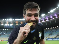 Ederson: Alisson Layak Jadi Kiper Terbaik FIFA