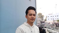 Kiki Farrel Doa Minta Diberikan Jodoh Saat Umrah