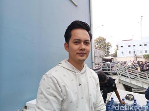 Kiki Farrel Bersyukur Doa di Multazam Terkabul, Naik Haji Tahun Ini Kiki Farrel Bersyukur Doa di Multazam Terkabul, Naik Haji Tahun Ini