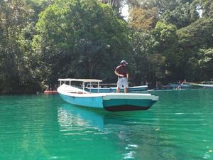 Seindah Apa Danau Labuan Cermin di Kalimantan Timur?