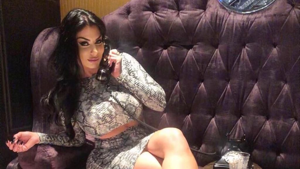 Foto: Penampilan Lebay Wanita yang 3 Kali Implan Dada, Habiskan Rp 870 Juta Foto: Penampilan Lebay Wanita yang 3 Kali Implan Dada, Habiskan Rp 870 Juta