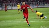 Mohamadou Sumareh langsung membuat dampak kilat hanya sesaat setelah menggantikan Muhammad Hadin Azman. Malaysia memanfaatkan kelengahan Indonesia sehingga Sumareh terbebas tanpa kawalan. Sumareh melakukan penyelesaian dari sisi kiri kotak penalti dengan sepakan ke tiang jauh yang mengubah skor 1-1 di menit ke-37.