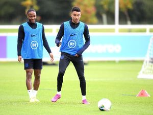 Jesse Lingard dan Jersey Marco Verratti yang Spesial