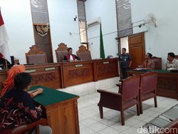 Gugatan Warga soal Ikan Koi Mati karena Listrik Padam Diputus Hari Ini