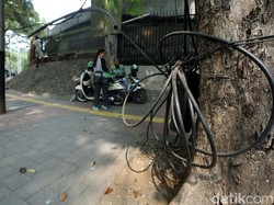 Dinas Bina Marga DKI Potong Kabel Semrawut Sepanjang 2,3 Km