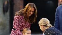 Foto: Gaya Stylish Kate Middleton Antar Charlotte di Hari Pertama Sekolah