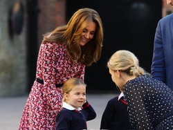 Kate Middleton Antar Anak Sekolah Setiap Hari, Penampilannya Membumi
