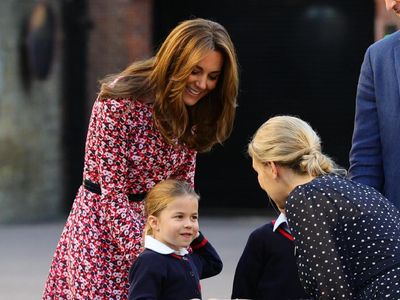 Foto: Gaya Stylish Kate Middleton Antar Charlotte di Hari Pertama Sekolah