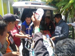 Ditinggal Istri, Warga Surabaya Tusuk Perut Sendiri Tapi Tak Mati