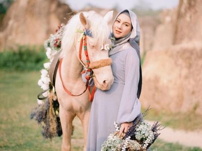 8 Gaya Irish Bella Bak Princess di Foto Hamil, Tampil Beda Pakai Hijab