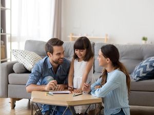 4 Kata Ajaib yang Bisa Dibiasakan Ayah-Ibu Sejak Anak Usia Dini, Apa Saja?