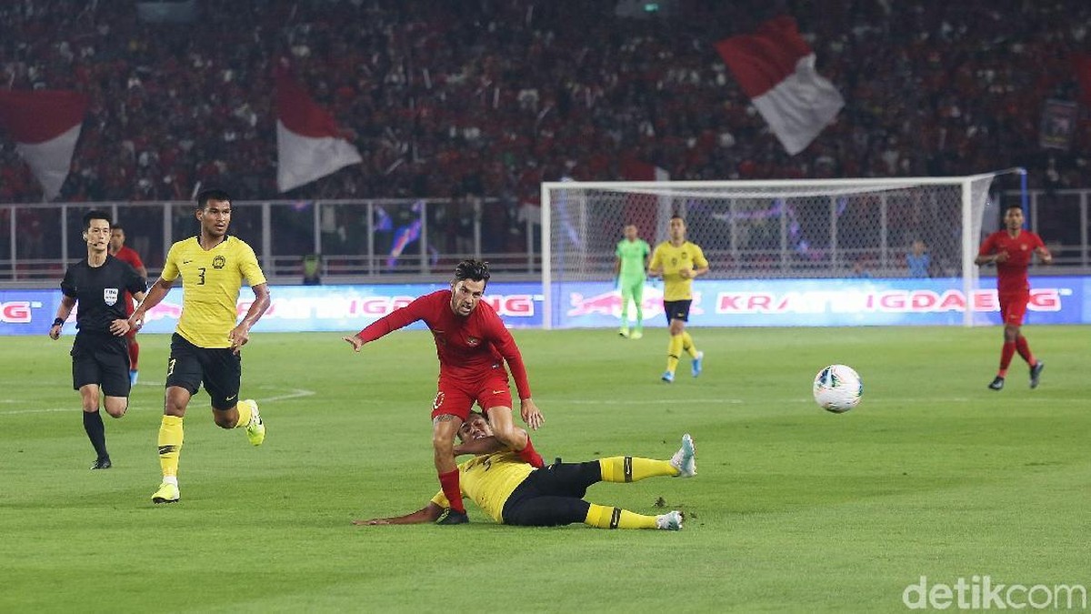 Indonesia dikalahkan Malaysia 2-3 di laga pertama Kualifikasi Piala Dunia 2022. Foto: Agung Pambudhy