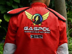 Kenapa Ojol Gaspol Pakai Helm Gundala? Kenapa Ojol Gaspol Pakai Helm Gundala?