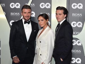 Hampir Bangkrut, Victoria Beckham Bahagia Calon Mertua Brooklyn Miliuner Hampir Bangkrut, Victoria Beckham Bahagia Calon Mertua Brooklyn Miliuner