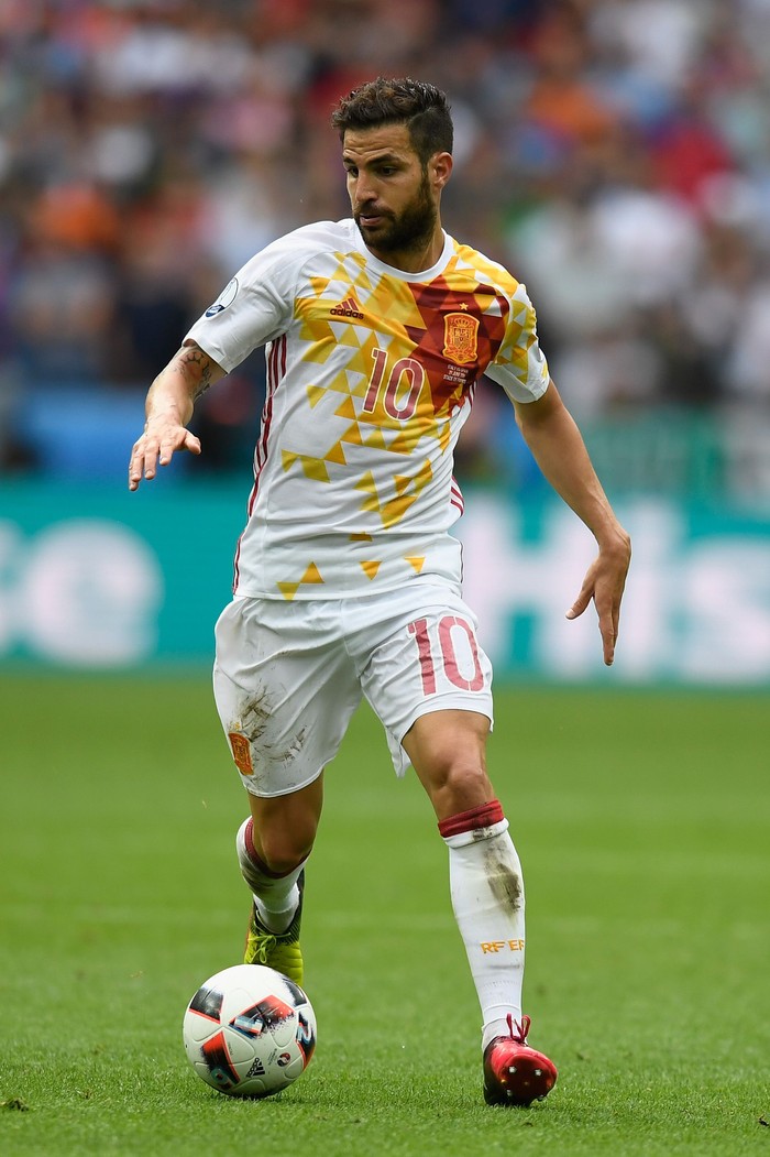 Fabregas PARIS, FRANCE - JUNE 27: Cesc Fabregas of Spain in action during the UEFA Euro 2016 Round of 16 match between Italy and Spain at Stade de France on June 27, 2016 in Paris, France. (Photo by Mike Hewitt/Getty Images)