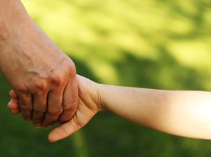 Tangan Kakek di Tasikmalaya Hancur Saat Main Petasan Bareng Cucu