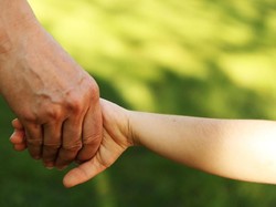 Tangan Kakek di Tasikmalaya Hancur Saat Main Petasan Bareng Cucu