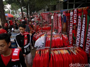Beragam Pernak-Pernik Timnas Garuda Berjejer di Komplek GBK