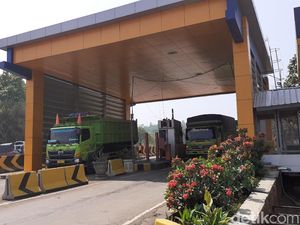 Bus Primajasa Tabrak Elf di GT Cikamuning, Penumpang Terjepit