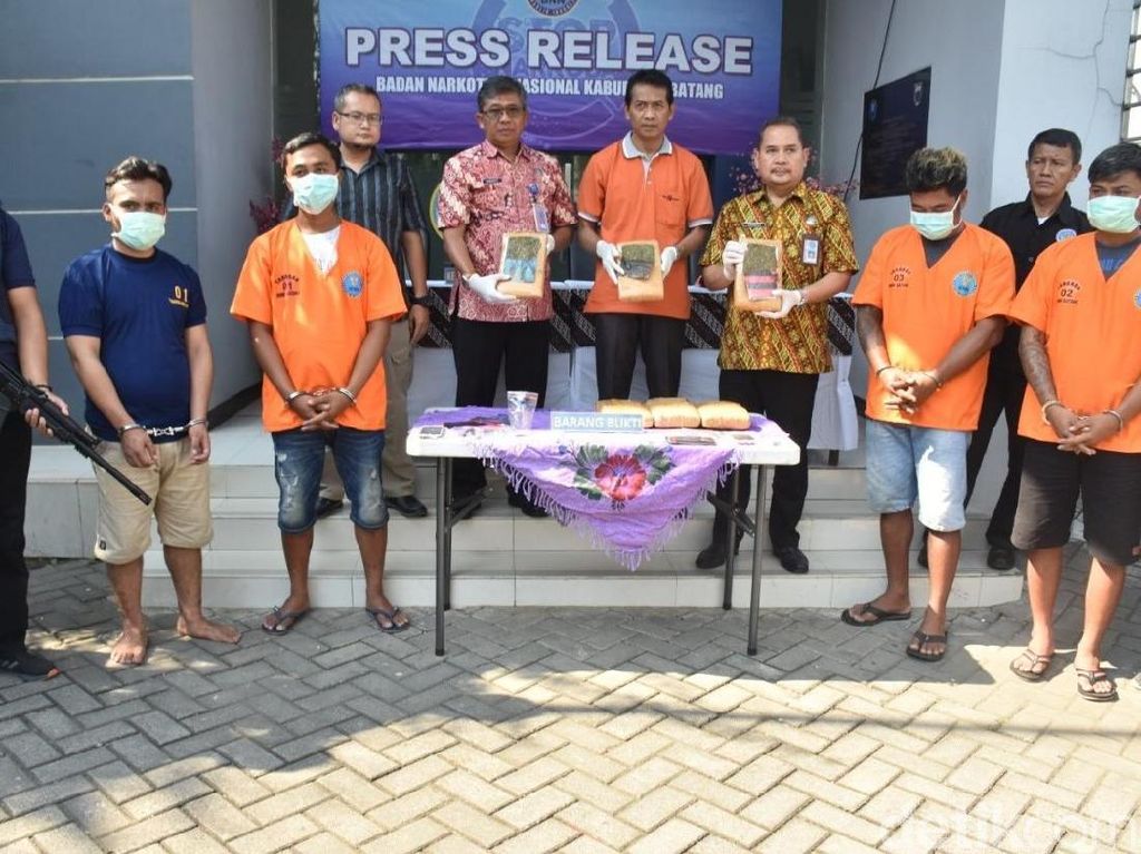 BNN Gagalkan Pengiriman Ganja 6,3 Kg Lewat Truk di Batang BNN Gagalkan Pengiriman Ganja 6,3 Kg Lewat Truk di Batang