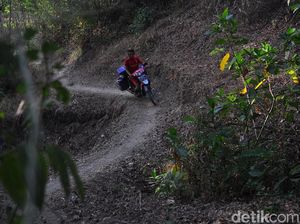 Kekeringan di Grobogan Memuncak, Warga Berburu Sumber Air ke Hutan