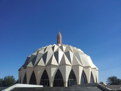 Melihat Masjid Unik Berbentuk Durian di Sudan
