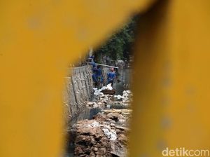 Sudin SDA Kebut Pembangunan Turap di Kawasan Hang Tuah