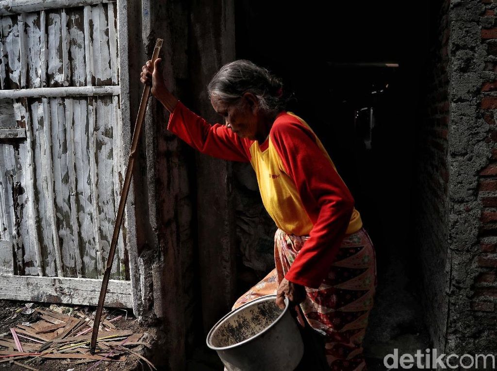 Jokowi Bidik Tingkat Kemiskinan RI Maksimal 9% di 2020 Jokowi Bidik Tingkat Kemiskinan RI Maksimal 9% di 2020