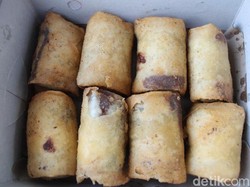 Menjajal Piscok Dynamite yang Meledak di Mulut