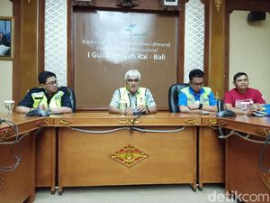 Petugas Investigasi Penyebab Kebakaran Bus di Bandara Ngurah Rai