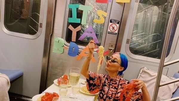 Gila Makan, Orang-orang Ini Tak Sabar Melahap Makanan Mereka