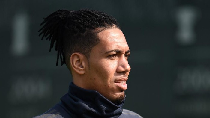 Manchester Uniteds English defender Chris Smalling attends a training session at the Carrington training ground in greater Manchester, north west England on April 9, 2019, on the eve of their UEFA Champions League quarter final first leg football match against Barcelona. (Photo by Oli SCARFF / AFP)