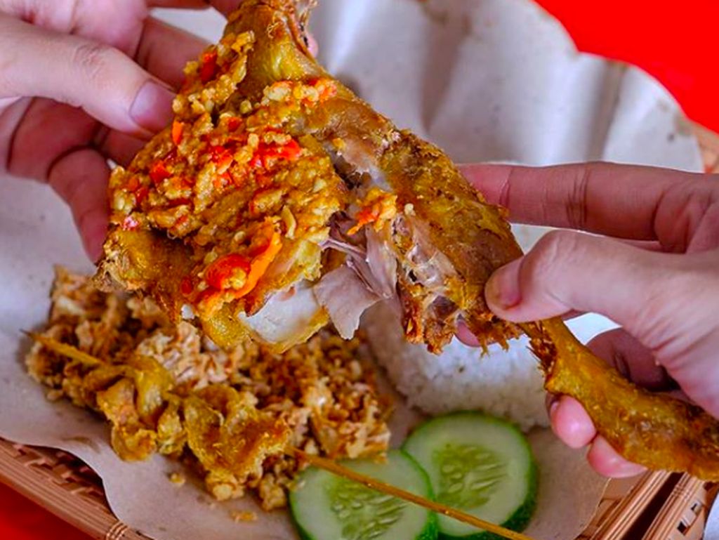 5 Artis Ini Juga Punya Restoran Dengan Makanan Super Pedas 5 Artis Ini Juga Punya Restoran Dengan Makanan Super Pedas