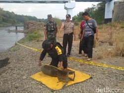 Jibom Evakuasi Mortir Berkarat yang Ditemukan Pemancing di Tulungagung