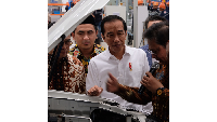 Momen Jokowi Ikut Luncurkan Mobil Perdana Esemka