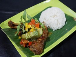 Tak Hanya Punya Racikan Sambal Pedas, Warung Tenda Ini Punya Nama Lucu
