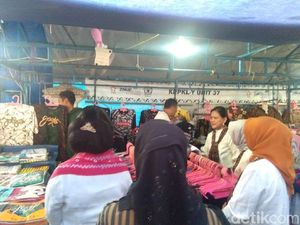 Iriana Beli Kaus Wayang di Malioboro untuk Jan Ethes: Bagus-bagus Iriana Beli Kaus Wayang di Malioboro untuk Jan Ethes: Bagus-bagus