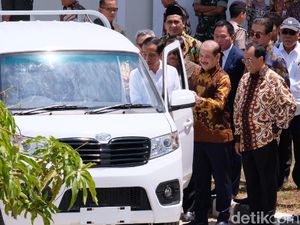 Melihat Produksi Mobil Esemka yang Disaksikan Jokowi Melihat Produksi Mobil Esemka yang Disaksikan Jokowi