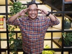 Terkenal, Totos Rasiti Kerap Dipanggil Om Jin