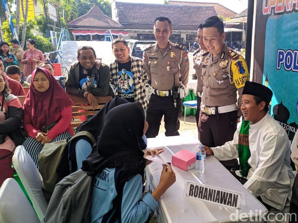 Terjaring Operasi, Pelanggar Lalin di Kota Kediri Dapat Siraman Rohani Terjaring Operasi, Pelanggar Lalin di Kota Kediri Dapat Siraman Rohani