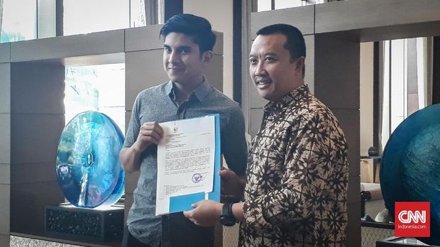 Imam Nahrawi bertemu Syed Saddiq Menteri Pemuda dan Olahraga Indonesia Imam Nahrawi bertemu dengan Menteri Pemuda dan Olahraga Malaysia Syed Saddiq untuk menyampaikan langsung permohonan maaf di Hotel Fairmont, Jakarta, Jumat (6/9).