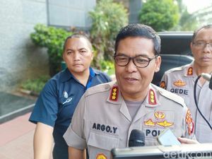 Dosen IPB dkk Tersangka Perancang Demo Rusuh Ditahan Polisi Dosen IPB dkk Tersangka Perancang Demo Rusuh Ditahan Polisi