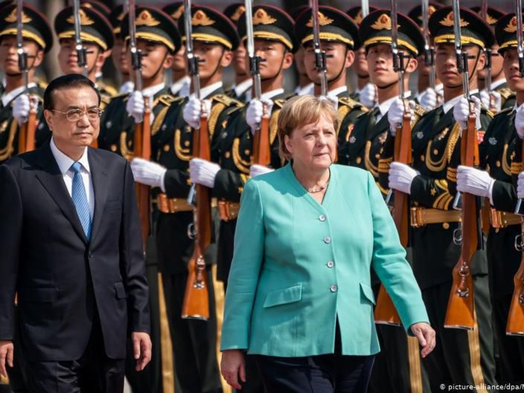Angela Merkel Desak Agar Perang Dagang AS-China Segera Diakhiri