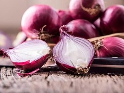 Viral Hoax Makan Bawang 3 Kali Sehari Sembuhkan Corona, Ini Faktanya