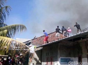 Rumah 2 Lantai di Sukabumi Terbakar, Api hampir Merembet ke Ponpes