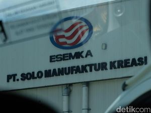 Mampukah Mobil Nasional Esemka Mendunia? Mampukah Mobil Nasional Esemka Mendunia?