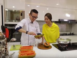 Inul Daratista dan Chef Eddrian Tjhia Bagikan Resep Puding Lumut Pepaya