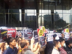 Pakaian Serba Hitam, Pegawai KPK Aksi Tolak Revisi UU KPK