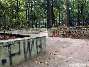 Miris, Taman Puring Tak Lagi Terawat